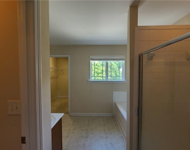 118 Wiley Parc Circle - Photo Thumbnail 17