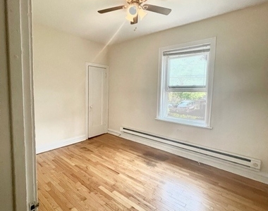 3917 N Southport Avenue - Photo Thumbnail 6
