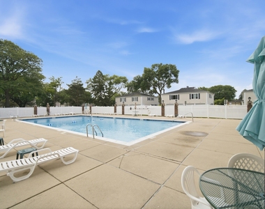 1306 Cove Drive - Photo Thumbnail 12