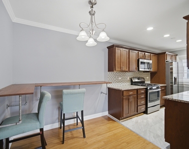 1306 Cove Drive - Photo Thumbnail 3