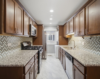1306 Cove Drive - Photo Thumbnail 4