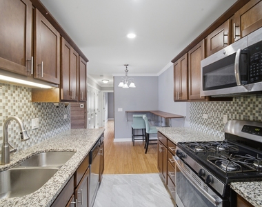 1306 Cove Drive - Photo Thumbnail 5