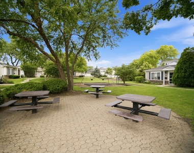 1306 Cove Drive - Photo Thumbnail 13