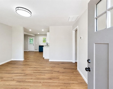 1639 Bridgeport Drive Nw - Photo Thumbnail 3