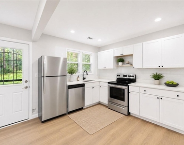 1639 Bridgeport Drive Nw - Photo Thumbnail 7