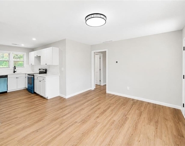 1639 Bridgeport Drive Nw - Photo Thumbnail 6