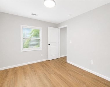 1639 Bridgeport Drive Nw - Photo Thumbnail 13
