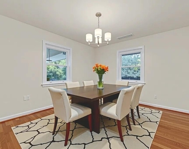 2127 Desmond Drive - Photo Thumbnail 11