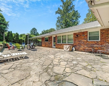 2127 Desmond Drive - Photo Thumbnail 17