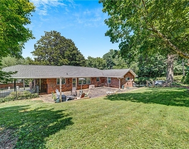 2127 Desmond Drive - Photo Thumbnail 19