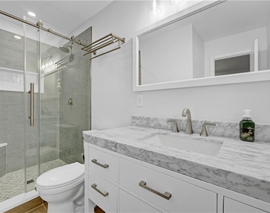 2127 Desmond Drive - Photo Thumbnail 6