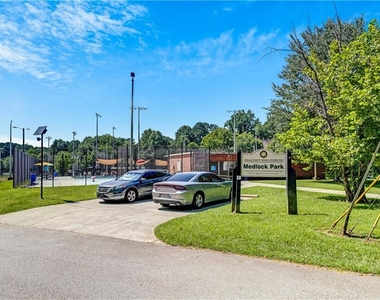 2127 Desmond Drive - Photo Thumbnail 21