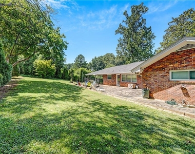 2127 Desmond Drive - Photo Thumbnail 18