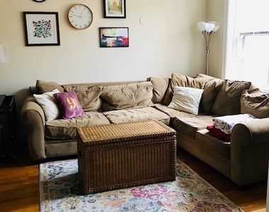 3917 N Southport Avenue - Photo Thumbnail 2