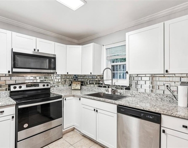 204 Summer Place - Photo Thumbnail 5
