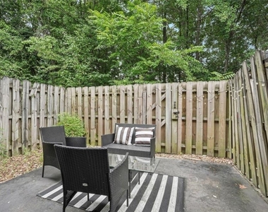 204 Summer Place - Photo Thumbnail 13