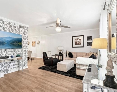 204 Summer Place - Photo Thumbnail 11
