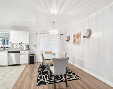 204 Summer Place - Photo Thumbnail 8