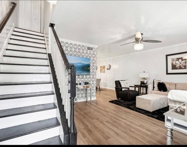 204 Summer Place - Photo Thumbnail 2