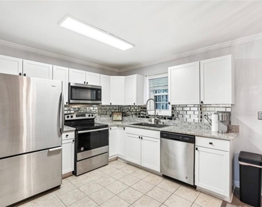 204 Summer Place - Photo Thumbnail 6