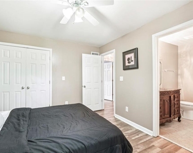 204 Summer Place - Photo Thumbnail 16