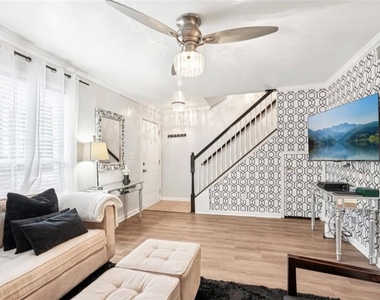 204 Summer Place - Photo Thumbnail 9