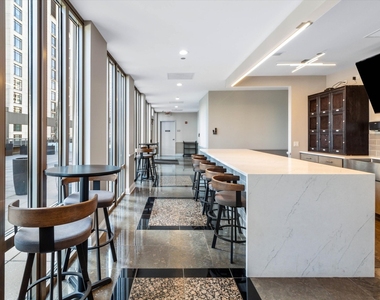 530 N Lake Shore Drive - Photo Thumbnail 6