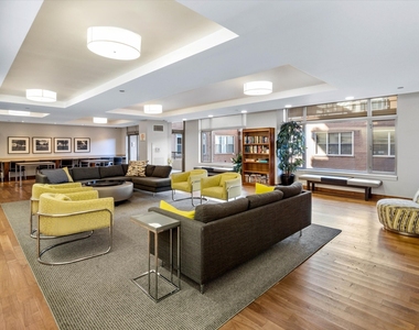 530 N Lake Shore Drive - Photo Thumbnail 8