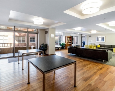 530 N Lake Shore Drive - Photo Thumbnail 9
