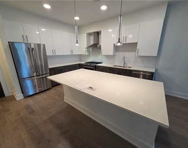 775 Juniper Street Ne - Photo Thumbnail 2
