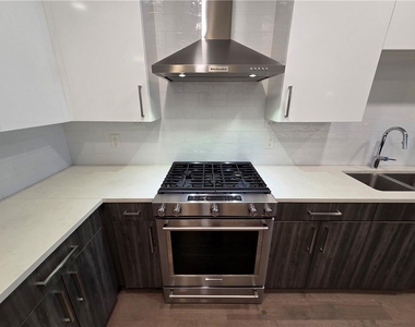 775 Juniper Street Ne - Photo Thumbnail 3