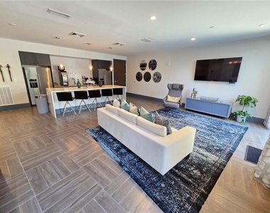 775 Juniper Street Ne - Photo Thumbnail 34