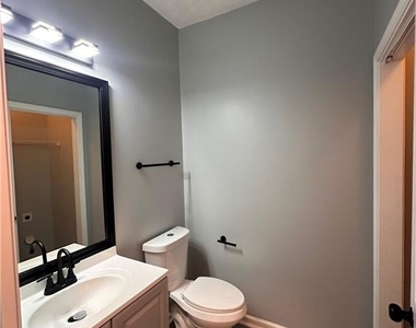 2025 Austin Park Circle - Photo Thumbnail 12