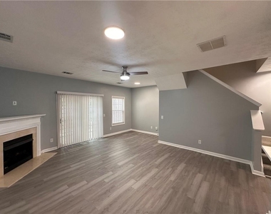 2025 Austin Park Circle - Photo Thumbnail 3