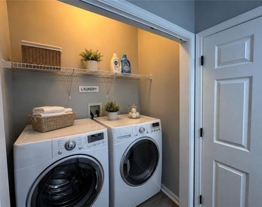2025 Austin Park Circle - Photo Thumbnail 13