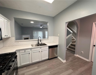 2025 Austin Park Circle - Photo Thumbnail 8