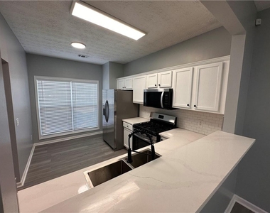 2025 Austin Park Circle - Photo Thumbnail 11