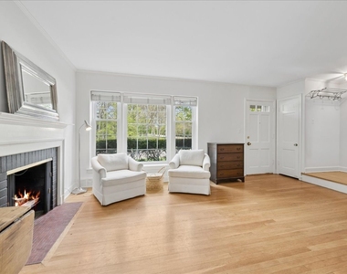 310 Jackson Avenue - Photo Thumbnail 4