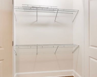 1429 W Grand Avenue - Photo Thumbnail 17