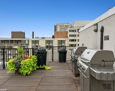 1339 N Dearborn Street - Photo Thumbnail 11