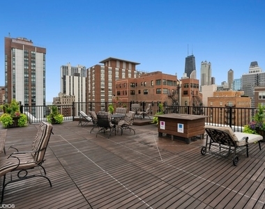 1339 N Dearborn Street - Photo Thumbnail 10