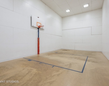 211 E Ohio Street - Photo Thumbnail 14