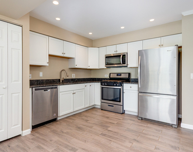 2316 Highland Court - Photo Thumbnail 3