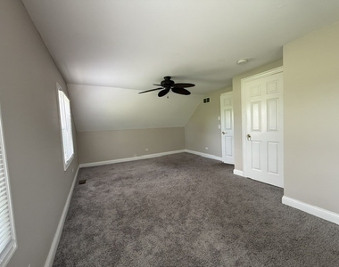 1000 E Touhy Avenue - Photo Thumbnail 9