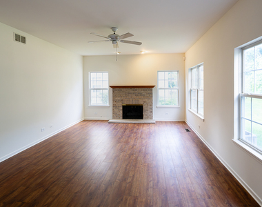2803 Bluewater Circle - Photo Thumbnail 4