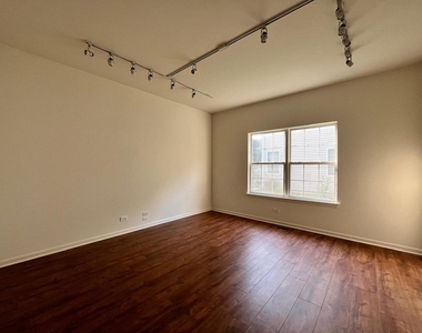 2803 Bluewater Circle - Photo Thumbnail 10
