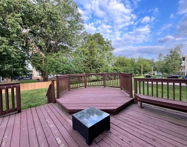 2803 Bluewater Circle - Photo Thumbnail 16