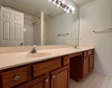 2803 Bluewater Circle - Photo Thumbnail 14