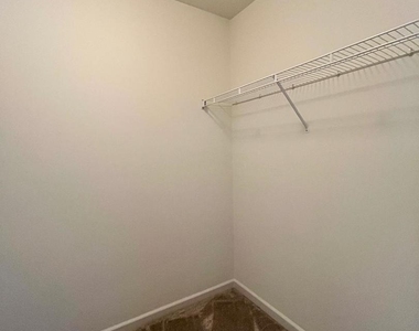 2803 Bluewater Circle - Photo Thumbnail 12