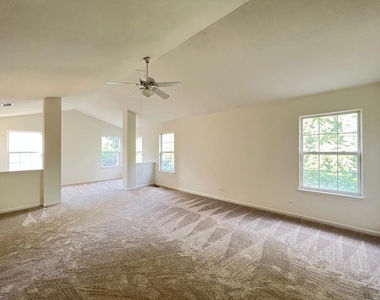 2803 Bluewater Circle - Photo Thumbnail 5